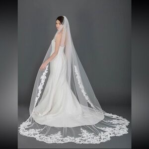 Elegant White Lace Bridal Veil